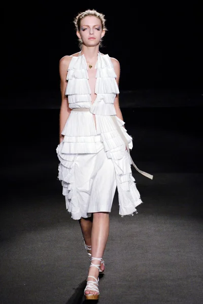 Look 32